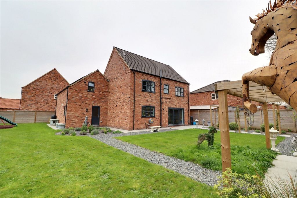 Property photo 3 of 40