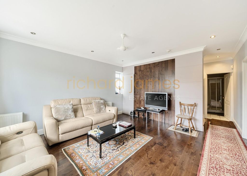 Property photo 2 of 15 15Ea8F0A-91c6-474B-Abcf-095199Dffeb4.Jpg