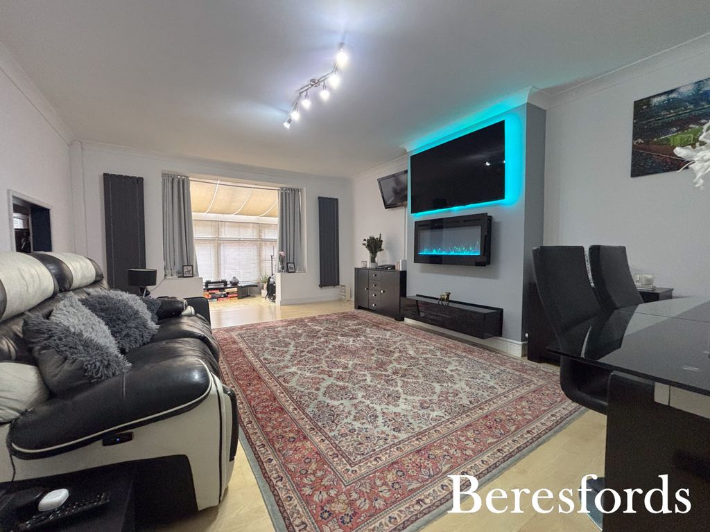 Property photo 2 of 17 Picture No. 12