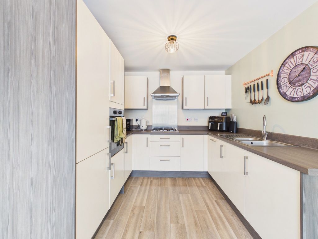 Property photo 2 of 24 5549465