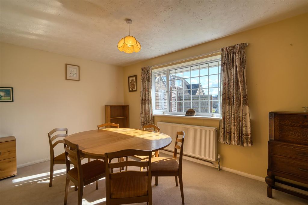 Property photo 3 of 11 Dining Room