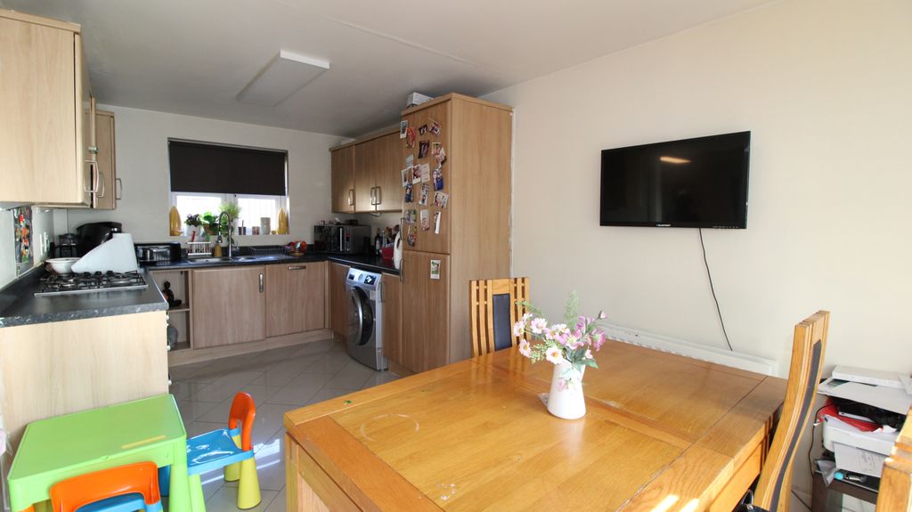 Property photo 3 of 16 Kitchen/Diner