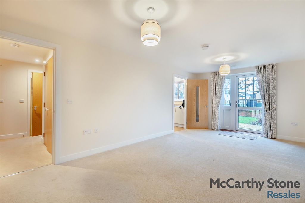 Property photo 2 of 15 8636520-Interior04-800.Jpg