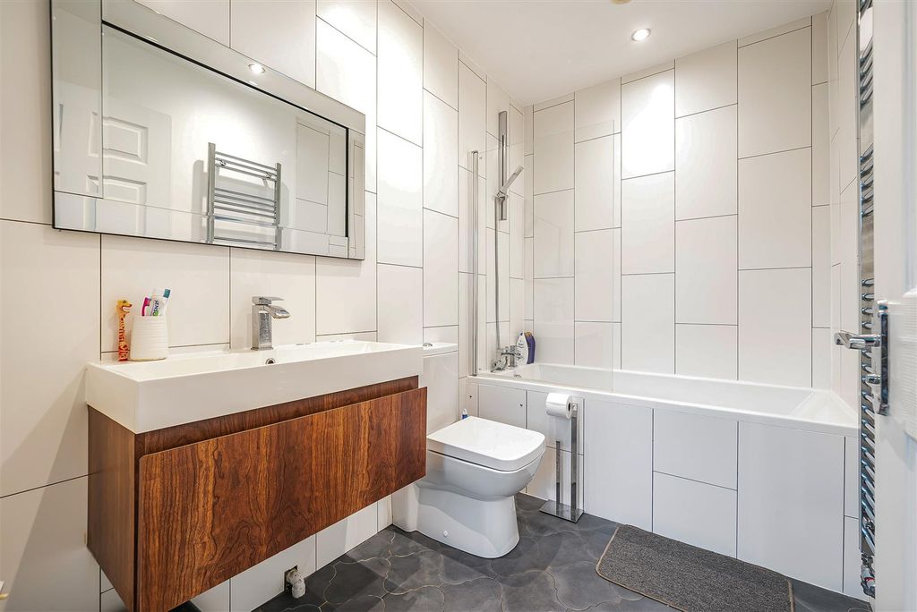 Additional image 7 of 3 bed detached bungalow for saleRay Lea Road, Maidenhead SL6