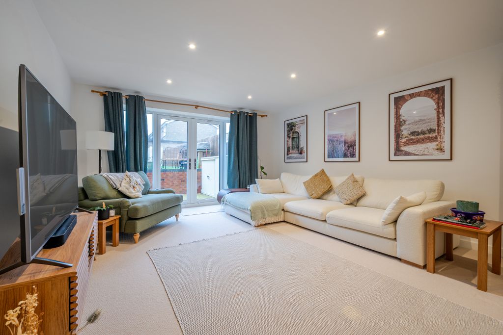 Property photo 2 of 21