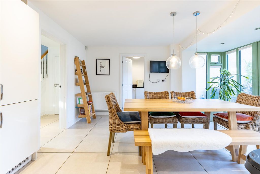 Property photo 3 of 30 17 Clappen Close Photos (29).Jpg