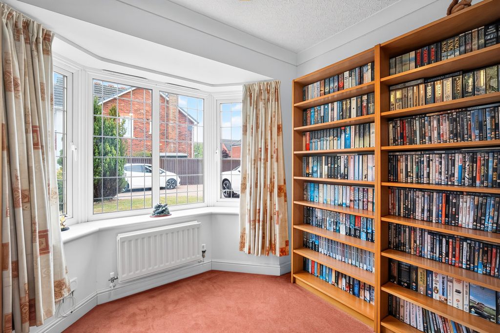 Property photo 2 of 16 Dining Room/Snug