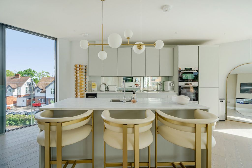 Property photo 3 of 12 1453366-8-6A0Ad99...