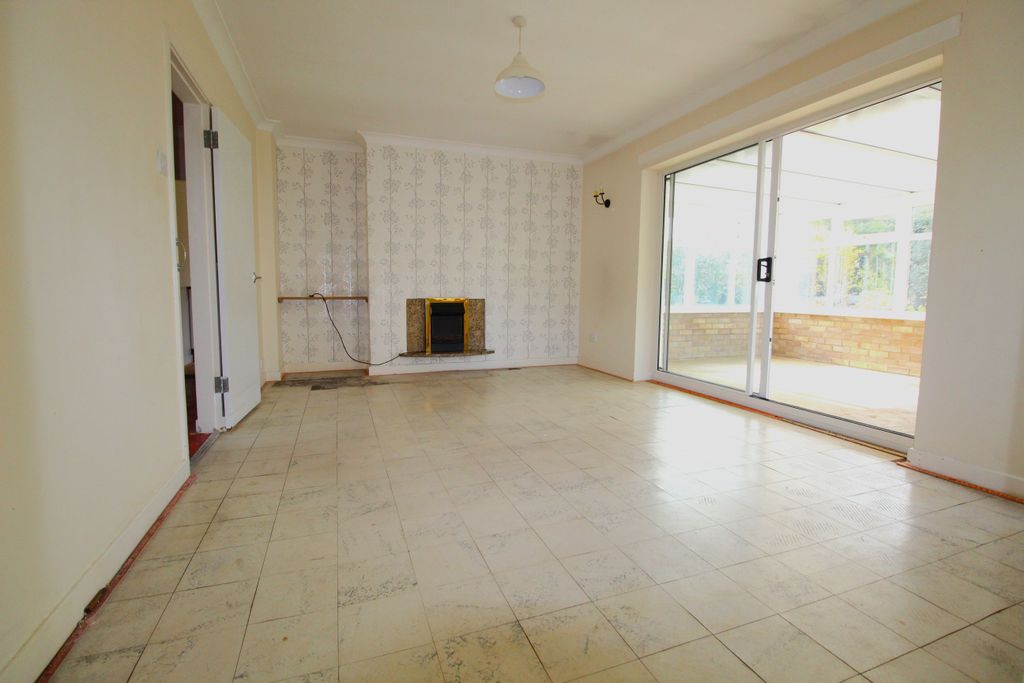 Property photo 2 of 19 Lounge