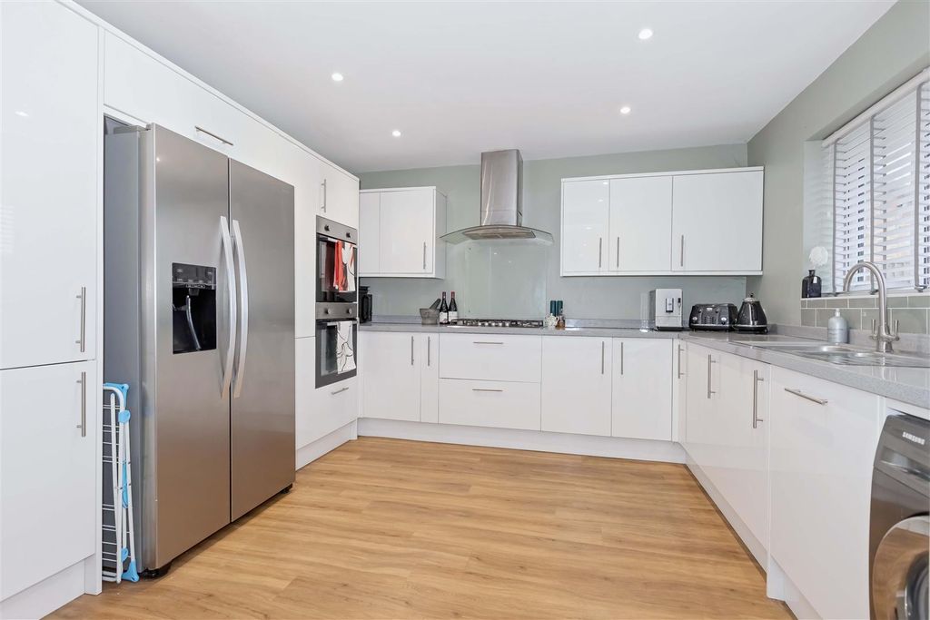 Property photo 3 of 13 Derwent Drive_8.Jpg