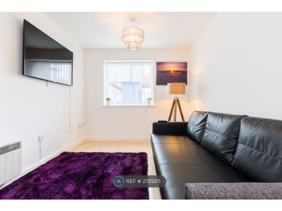 Property photo 3 of 8 Lounge