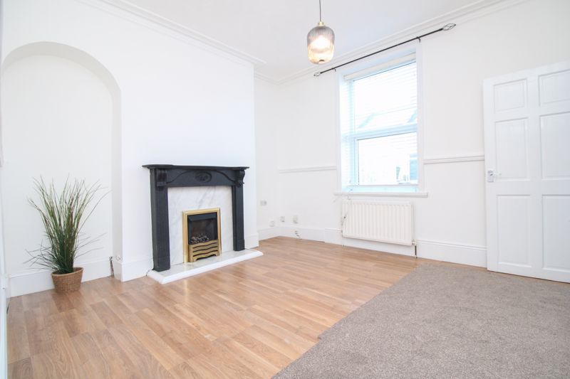 Property photo 2 of 11 Lounge