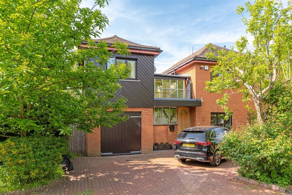 Property photo 1 of 18 1 Egliston Lawns Ext.Jpg