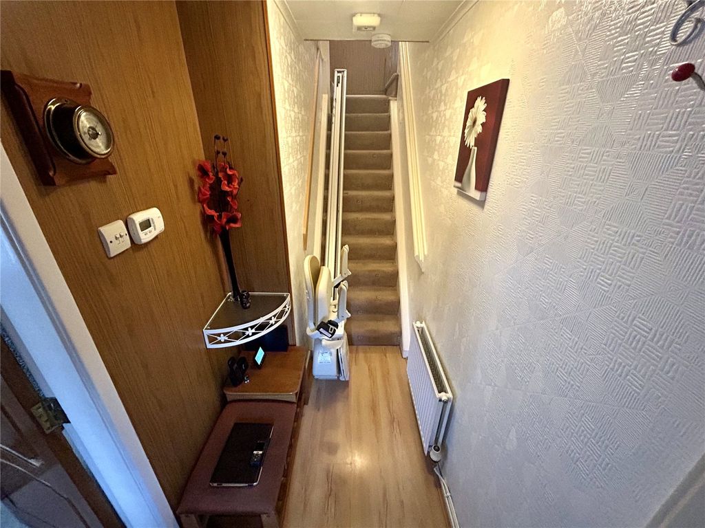 Property photo 2 of 21 Hallway