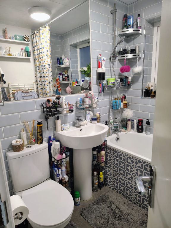 Property photo 3 of 6 Bathroom 