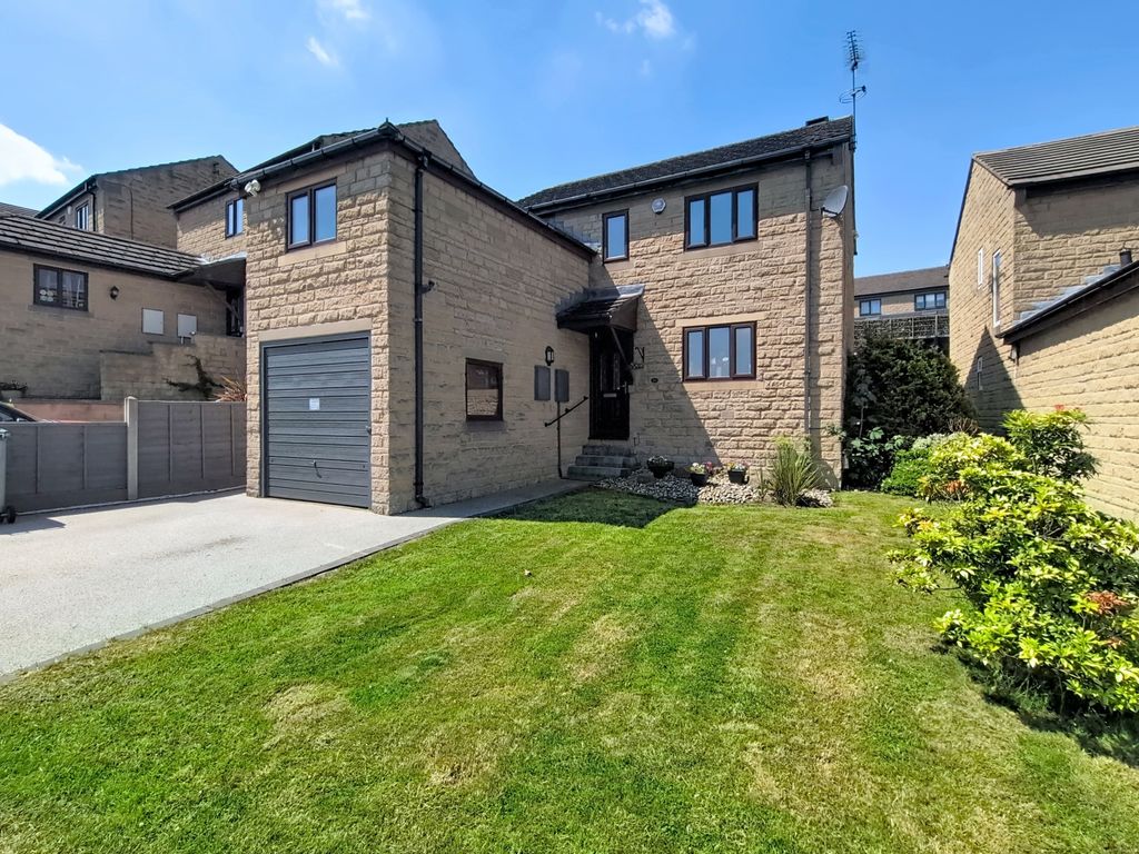 Property photo 1 of 18 16-West-End-Drive_00014