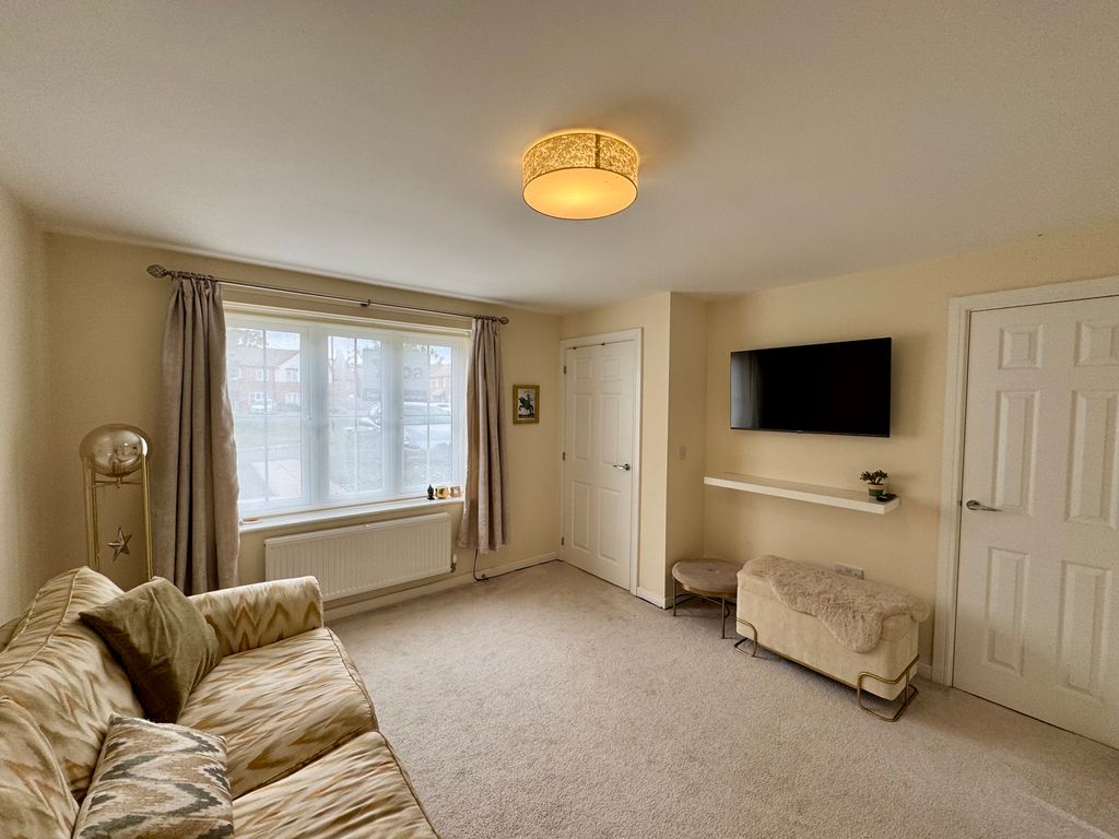 Property photo 3 of 9 Lounge