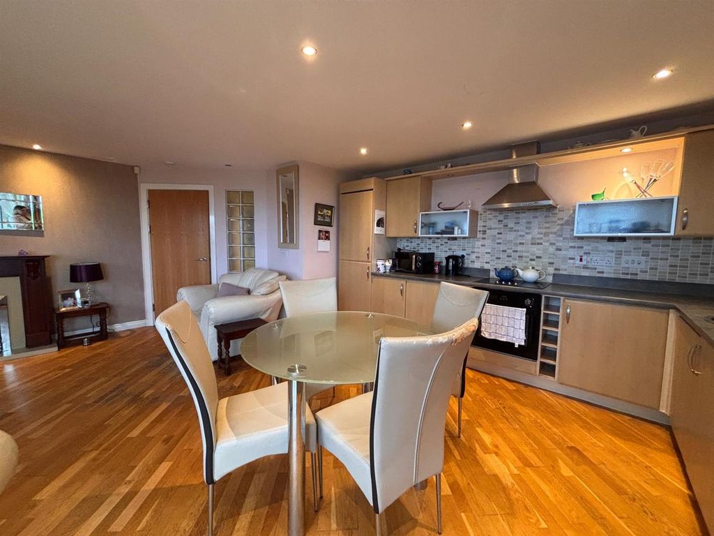 Additional image 7 of 2 bed flat for salePentre Doc Y Gogledd, Llanelli SA15