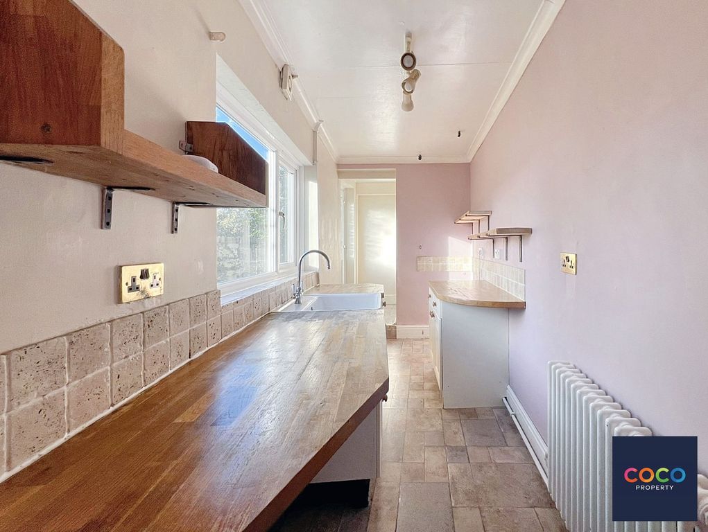 Property photo 3 of 15 Kitchen