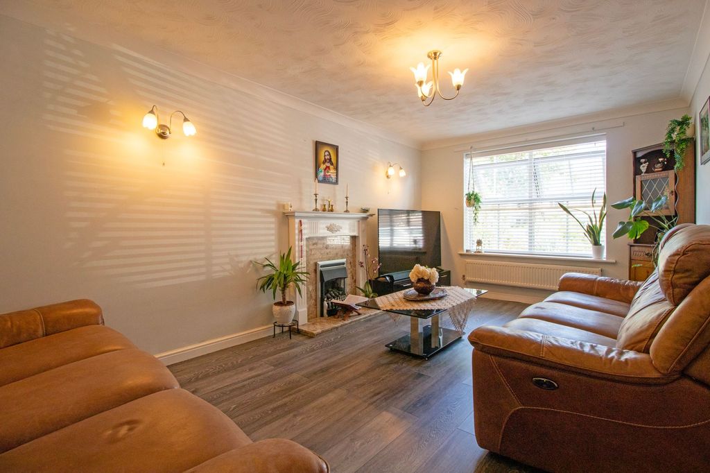 Property photo 2 of 32