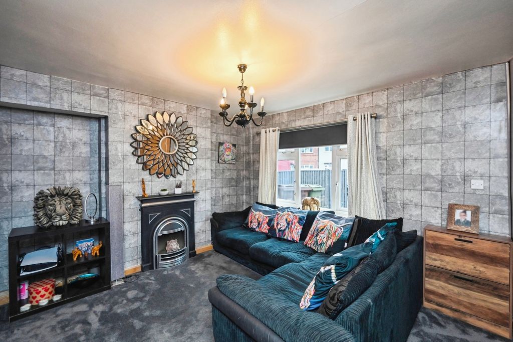 Property photo 2 of 15 Pbox-Img.Jpg