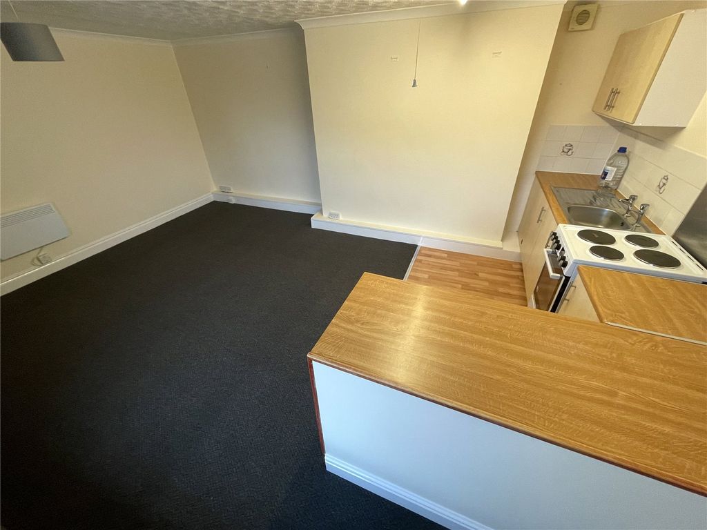 Property photo 3 of 8 Picture No. 12