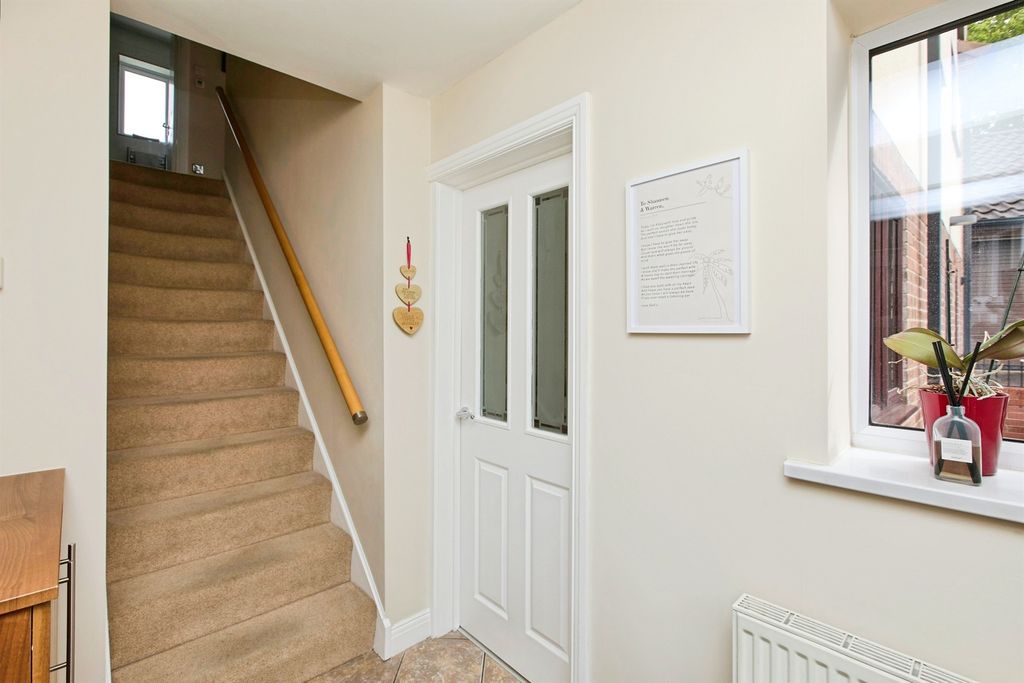 Property photo 2 of 31