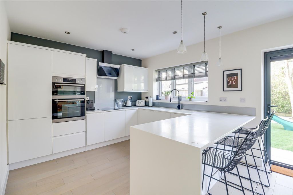 Property photo 3 of 22