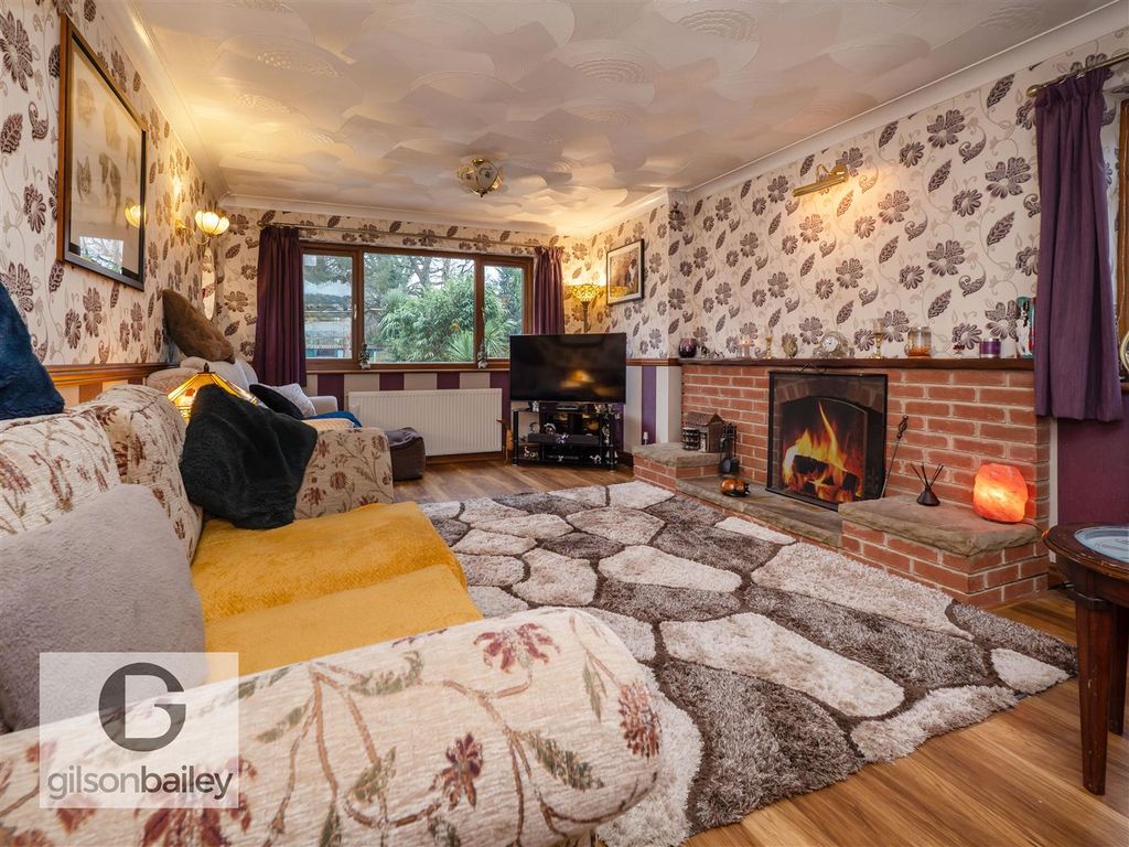 Property photo 3 of 53 Meadocroft-39.Jpg
