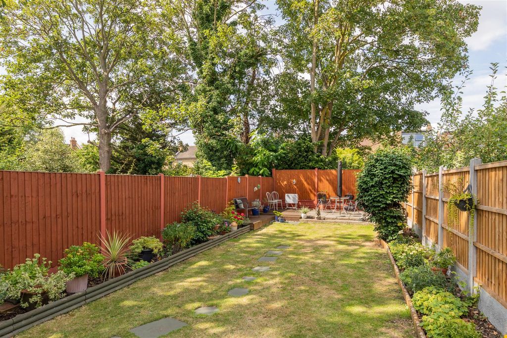 Property photo 3 of 18 Ridley Road E7