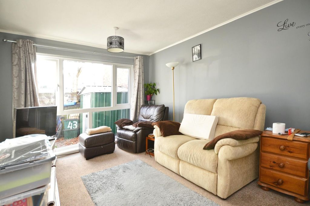 Property photo 2 of 17 Sitting Room