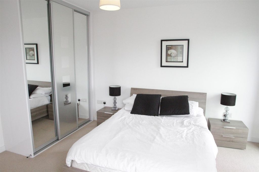 Property photo 3 of 11 Bedroom 1