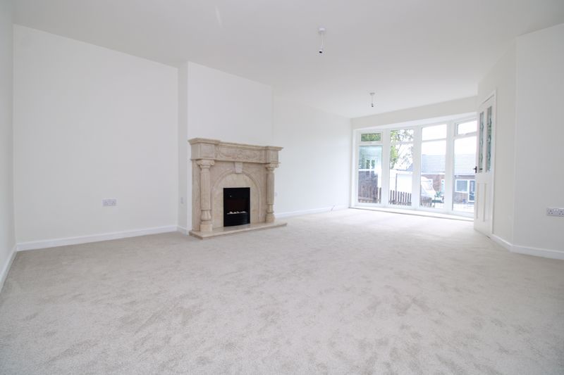 Property photo 3 of 12 Lounge