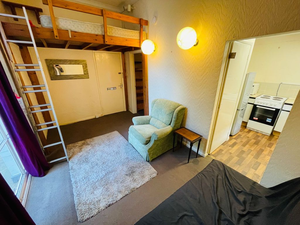 Property photo 3 of 7