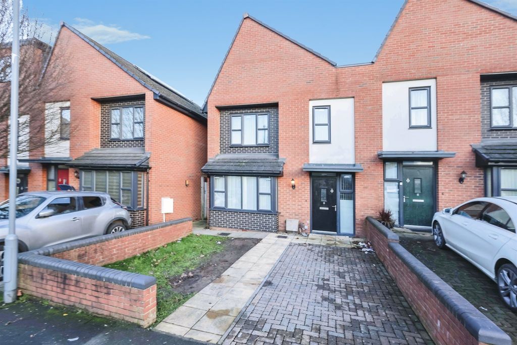 Property photo 1 of 18