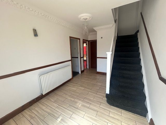 Property photo 2 of 10 Entrance Hall