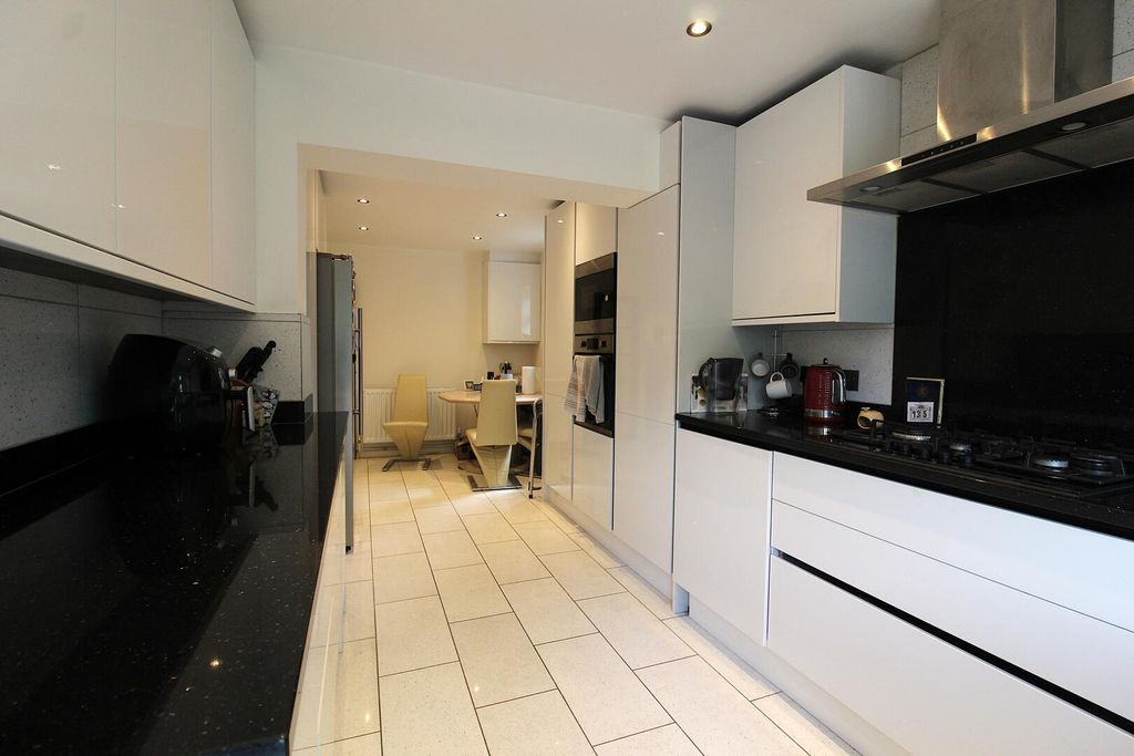 Property photo 2 of 20 Kitchen