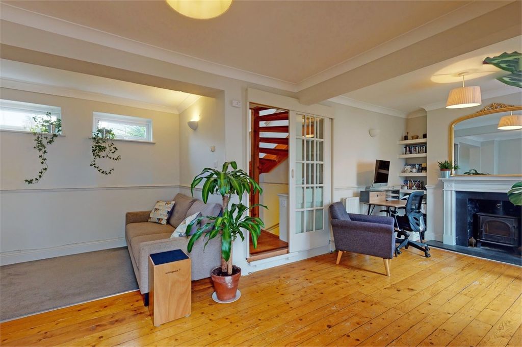 Property photo 3 of 9