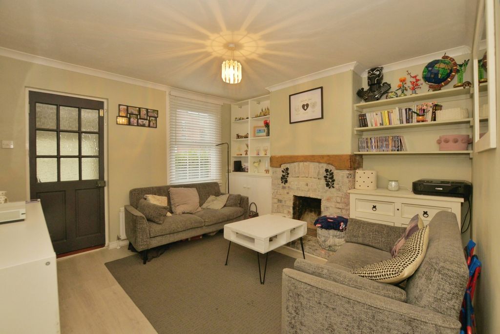 Property photo 2 of 16 Lounge