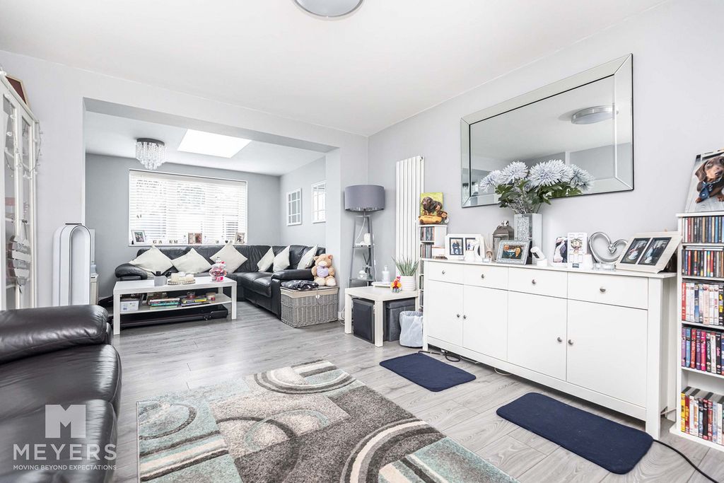 Property photo 2 of 27