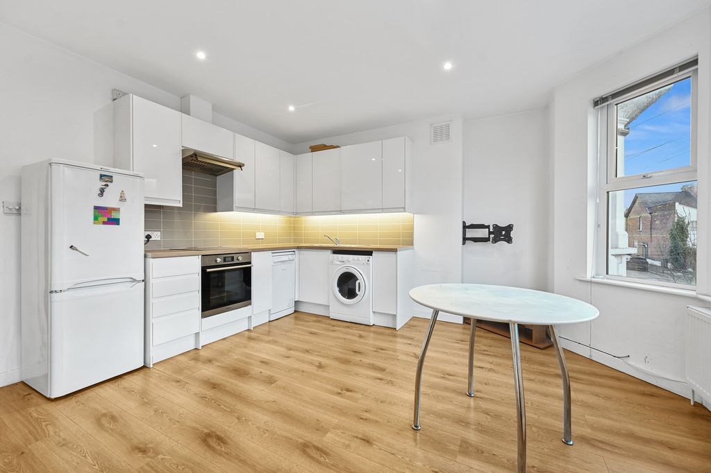 Property photo 3 of 8