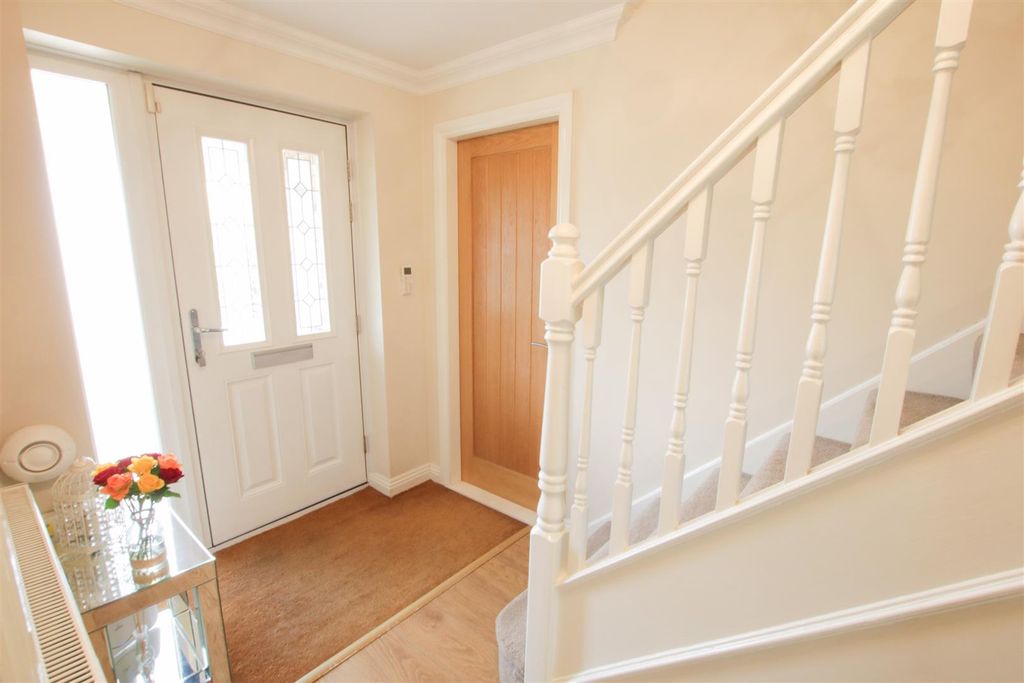 Property photo 2 of 26 Entrance Hall