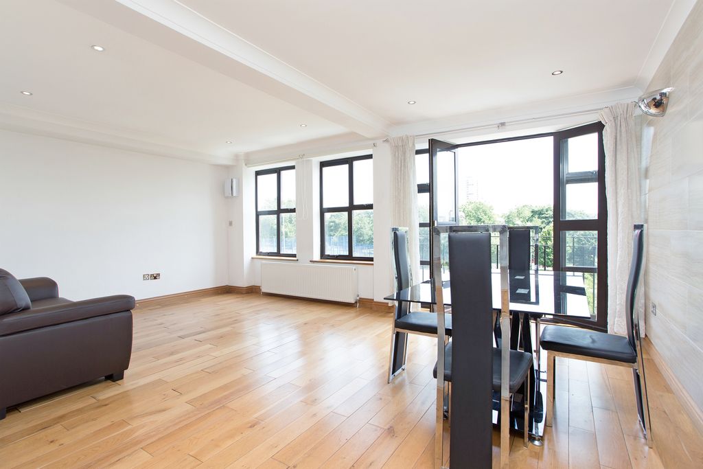 Property photo 1 of 6 Lounge