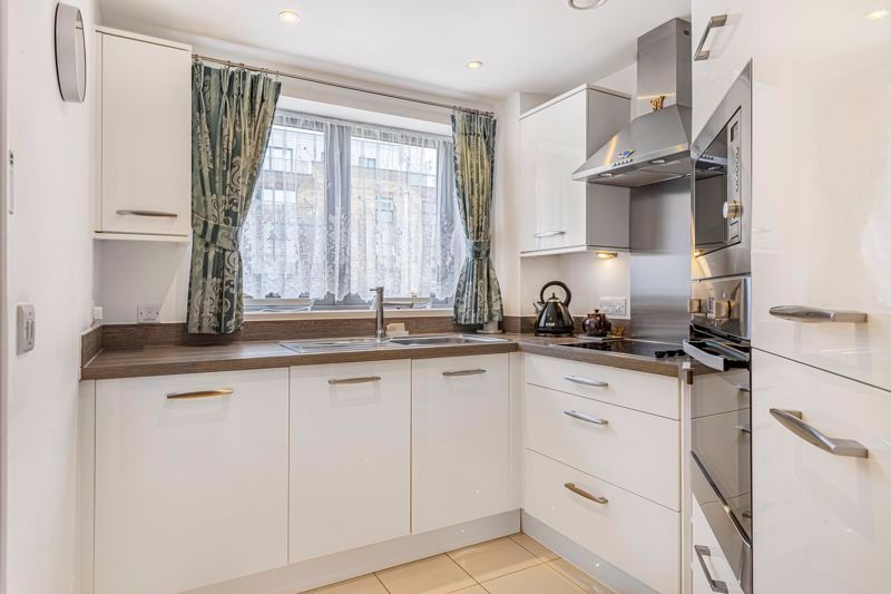 Property photo 3 of 18 Kitchen