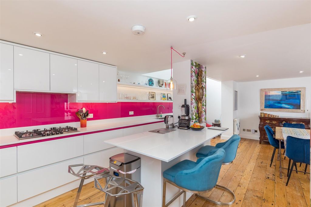 Property photo 3 of 29 Norfolk Buildings 8-22.Jpg