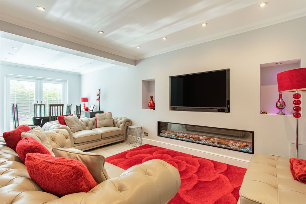 Property photo 3 of 17