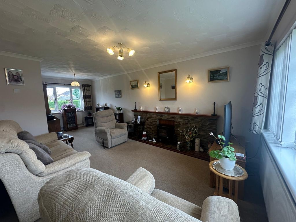 Property photo 3 of 11 Photograph