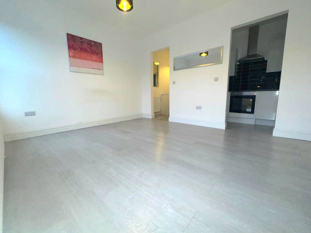 Property photo 2 of 6 4