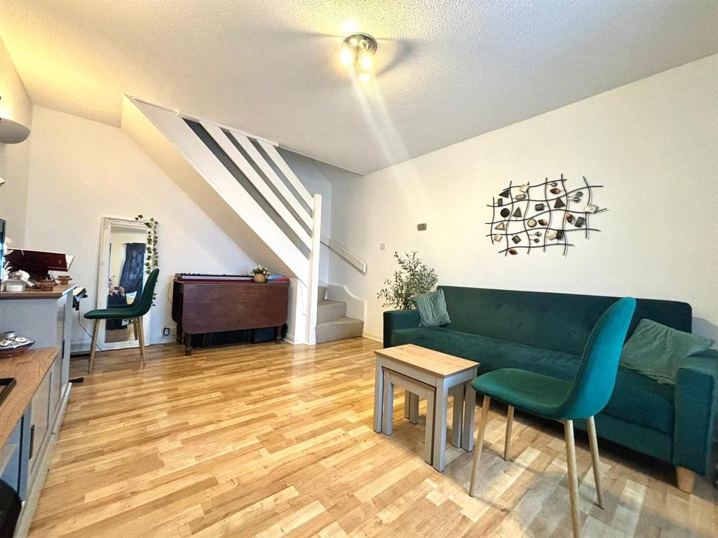 Property photo 3 of 8 Lounge.Jpg