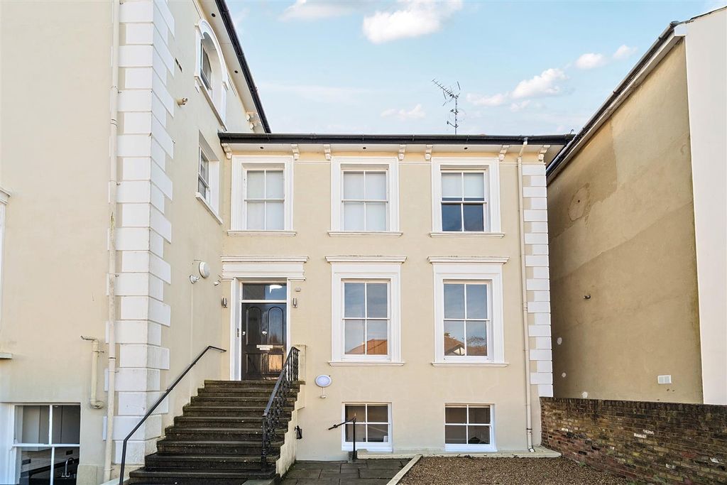 Property photo 1 of 12 1395218-2-695E42B1F2Ac5.Jpg